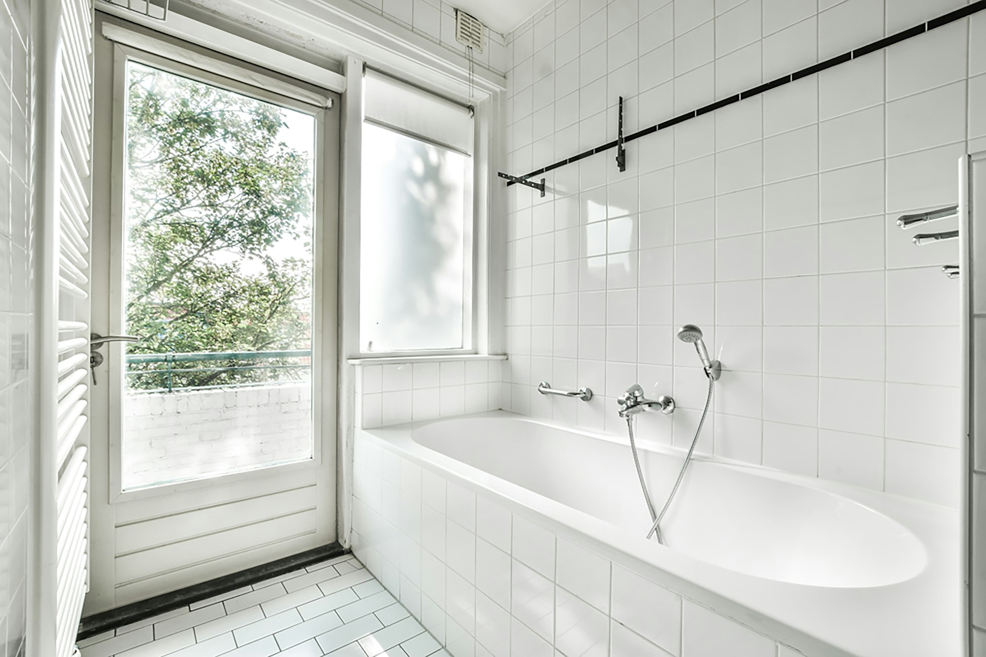 Bathroom with a bathtub